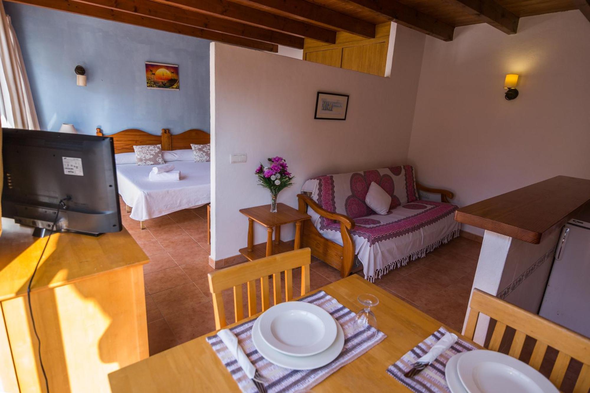 Hostal Cala Boix Es Cana Extérieur photo
