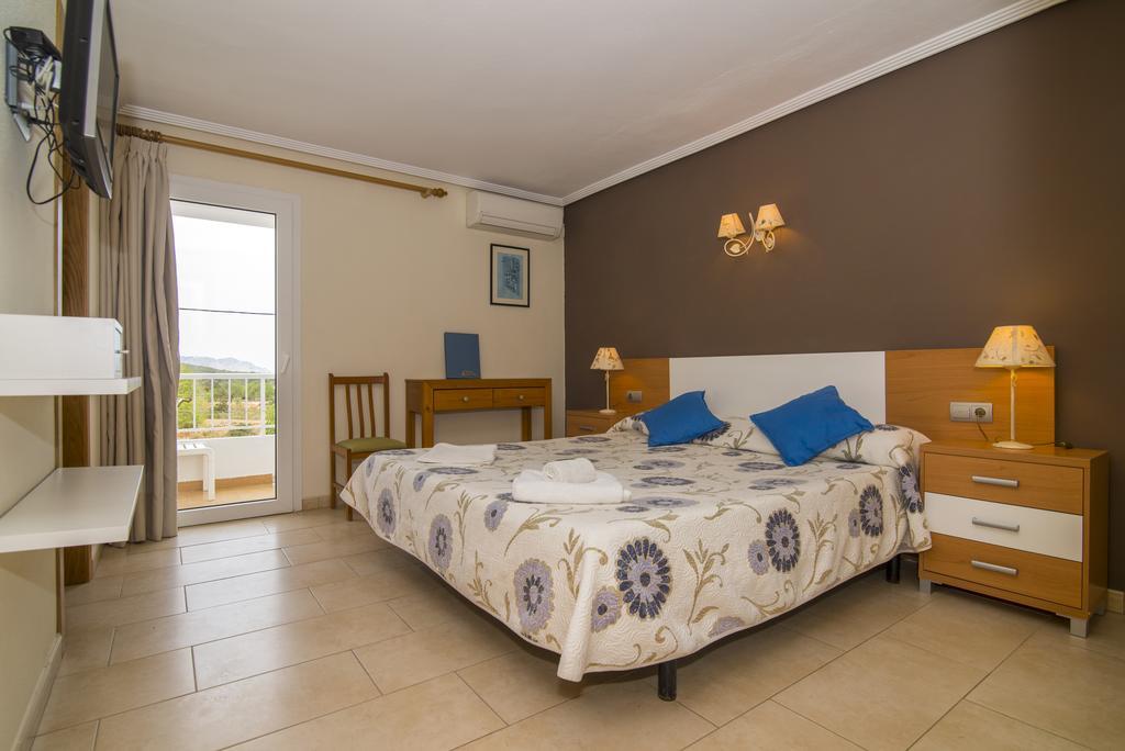 Hostal Cala Boix Es Cana Extérieur photo