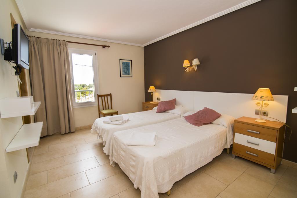 Hostal Cala Boix Es Cana Extérieur photo