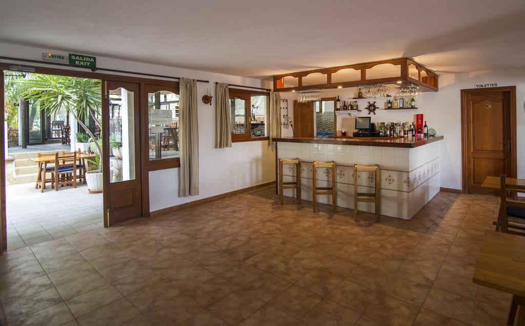 Hostal Cala Boix Es Cana Extérieur photo